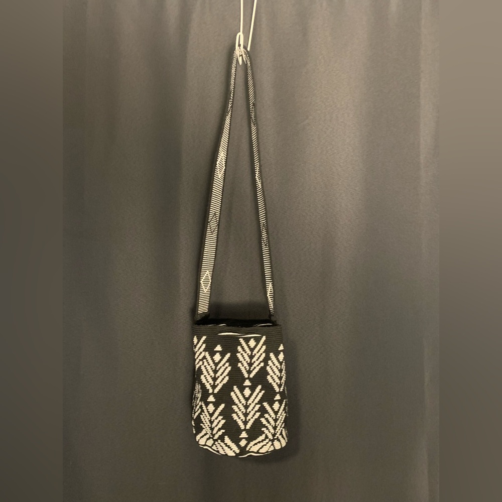 Waya Bag Los Olivos M Black and White Knitted Weaved Crochet Fibers Bag